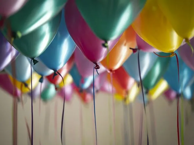 Balões coloridos de festa